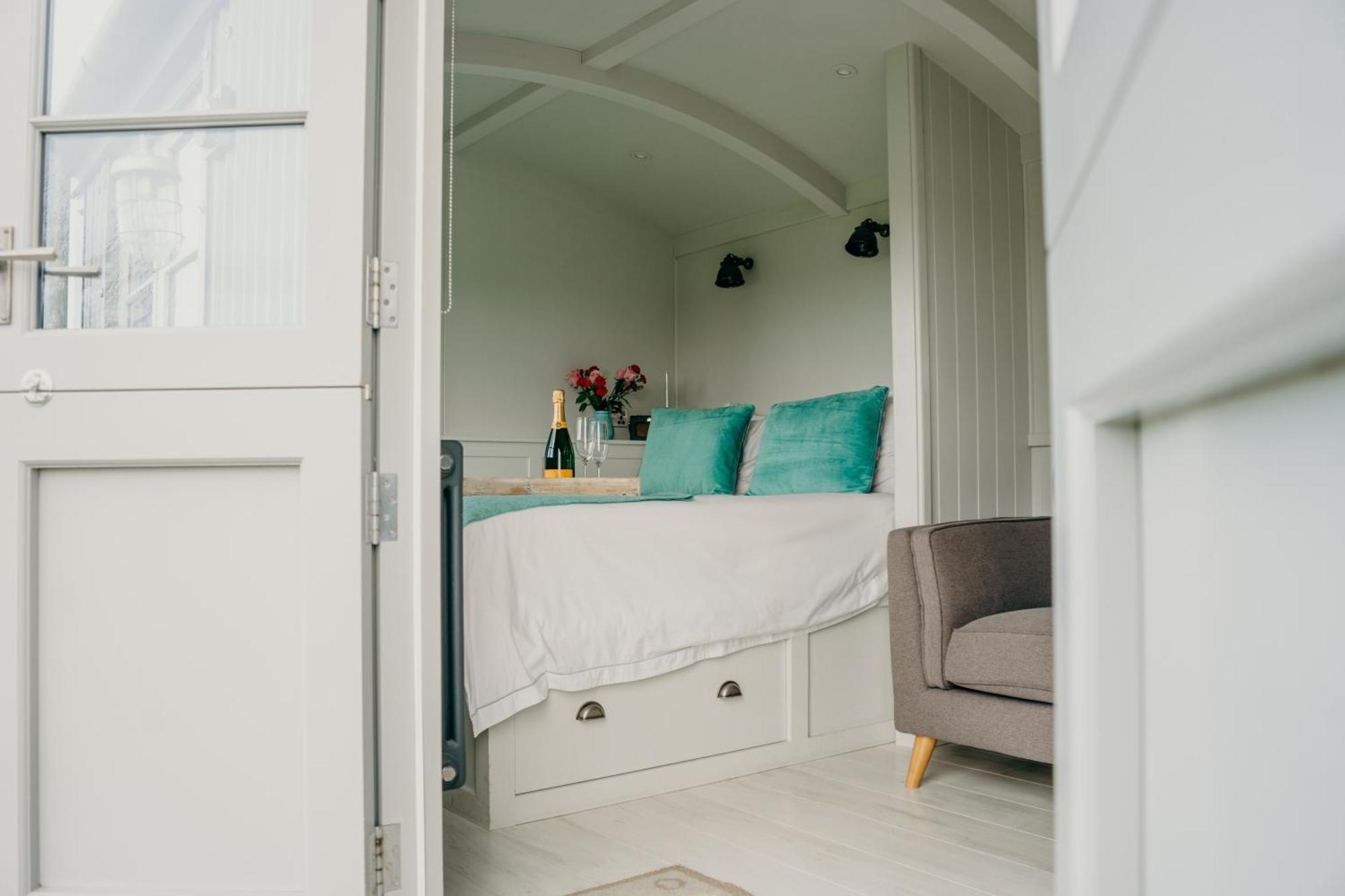 Blatchford Briar - Award Winning Private Shephards Huts With Their Own Secluded Hot Tubs Milton Abbot Exterior foto